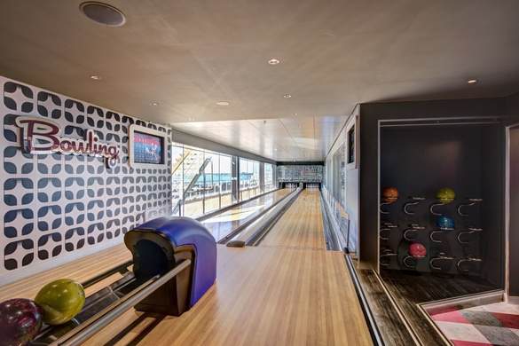 MSC Meraviglia - Bowling, MSC Rights, Ivan Sarfatti.jpg